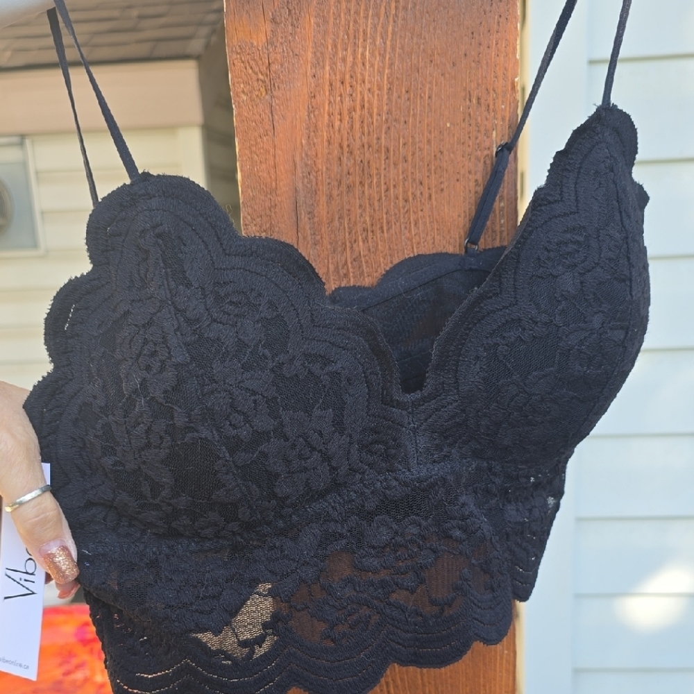 Vibe Black Lace Wireless Bra with Sweetheart Neckline